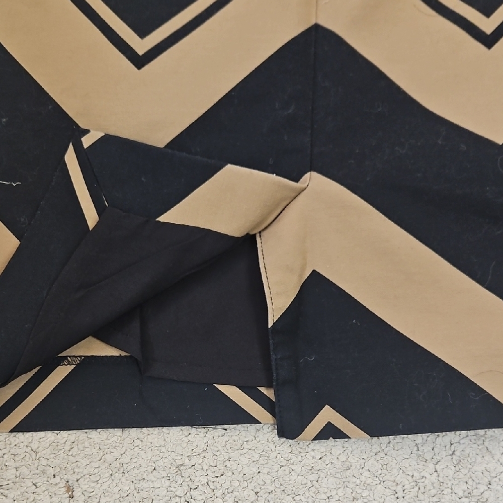 The Limited Black and Tan Chevron Pencil Skirt Size 6 - Picture 4 of 5